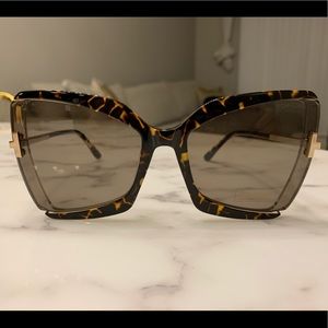 SOLD: NIB Tom Ford Sunnies